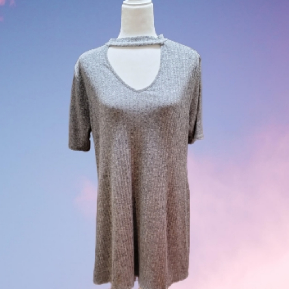 Arizona "Junior" Keyhole Gray Short Sleeve Dress.